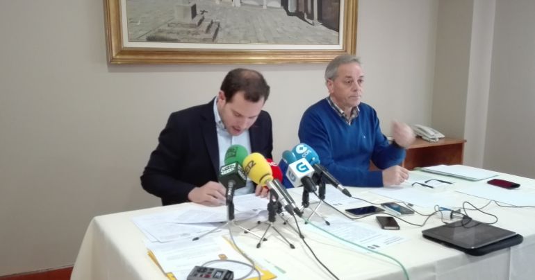 Los alcaldes de Cerdedo y Cotobade firman ante notario Los alcaldes de Cerdedo y Cotobade firman ante notario