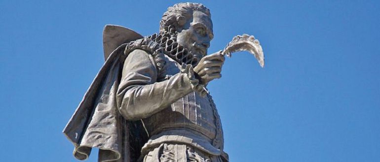 Estatua de Miguel de Cervantes en Alcalá de Henares Estatua de Miguel de Cervantes en Alcalá de Henares