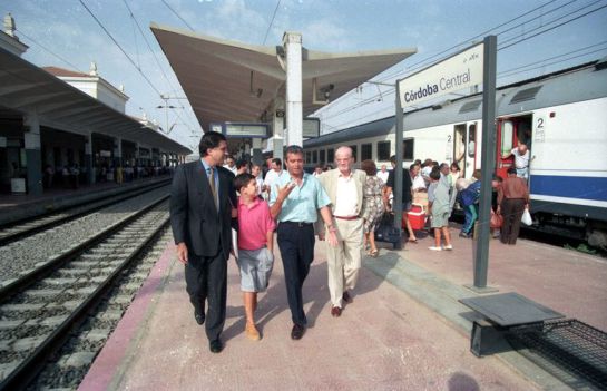 1994 - Herminio Trigo y Martínez Bjorkman en la antiguaEstación de Córdoba 1994 - Herminio Trigo y Martínez Bjorkman en la antiguaEstación de Córdoba