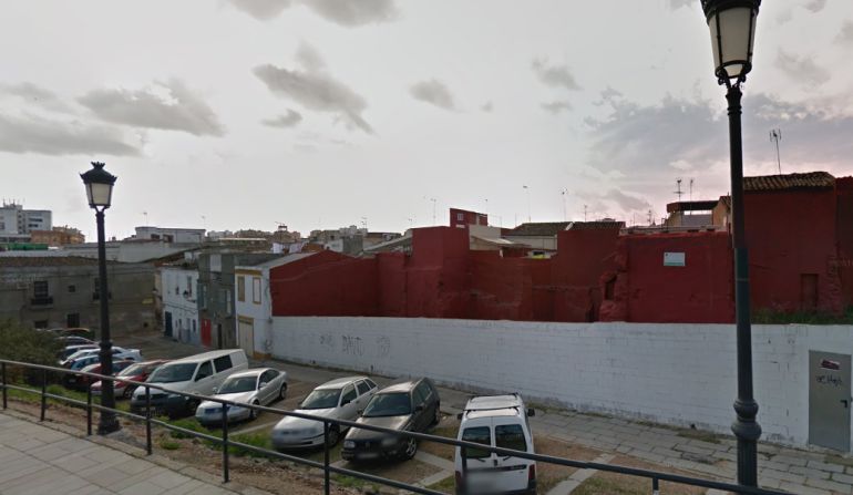 Todos los coches amanecieron forzados y con los cristales de las ventanas rotos. Todos los coches amanecieron forzados y con los cristales de las ventanas rotos.