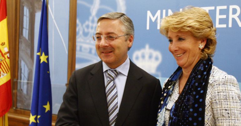 En 2009, los entonces ministro de Fomento y presidenta regional, José Blanco y Esperanza Aguirre presentaron el Plan de Cercanías En 2009, los entonces ministro de Fomento y presidenta regional, José Blanco y Esperanza Aguirre presentaron el Plan de Cercanías