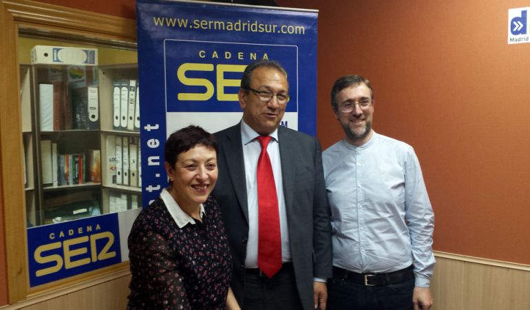 Eva López, de UGT Madrid Sur; Augusto Fuentes, de UNELE Leganés; y Francisco Paloma, concejal de Empleo en Fuenlabrada, han participado en la tertulia Eva López, de UGT Madrid Sur; Augusto Fuentes, de UNELE Leganés; y Francisco Paloma, concejal de Empleo en Fuenlabrada, han participado en la tertulia