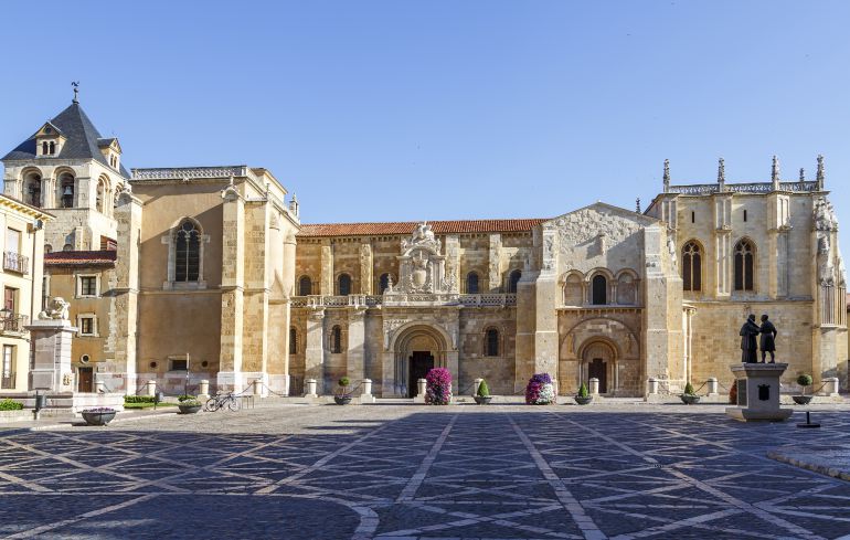 Tras las paredes de San Isidoro (I): Tras las paredes de San Isidoro (I) Tras las paredes de San Isidoro (I): Tras las paredes de San Isidoro (I)