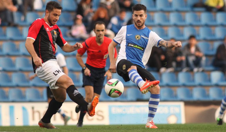 Miñano durante el partido de ida frente a L'Hospitalet Miñano durante el partido de ida frente a L'Hospitalet