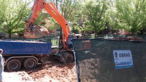 Hundimiento del colector de saneamiento en Guadalajara: Un niño detecta el hundimiento de un colector en Guadalajara Hundimiento del colector de saneamiento en Guadalajara: Un niño detecta el hundimiento de un colector en Guadalajara