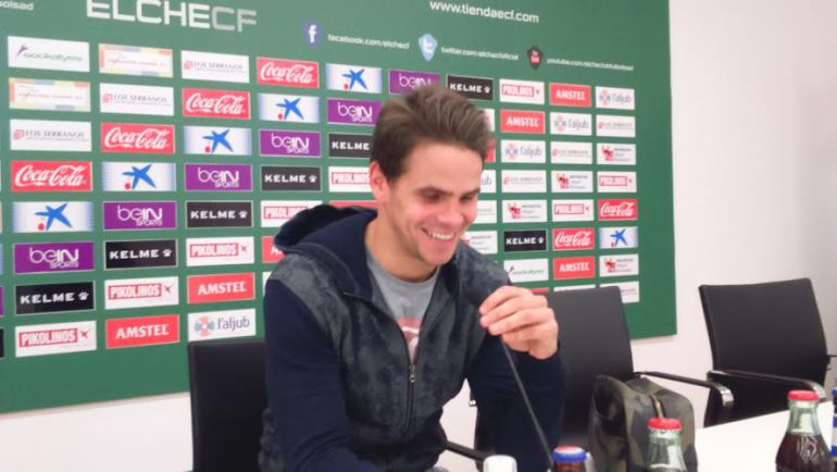 Hugo Álvarez en la Sala de Prensa del estadio Martínez Valero Hugo Álvarez en la Sala de Prensa del estadio Martínez Valero