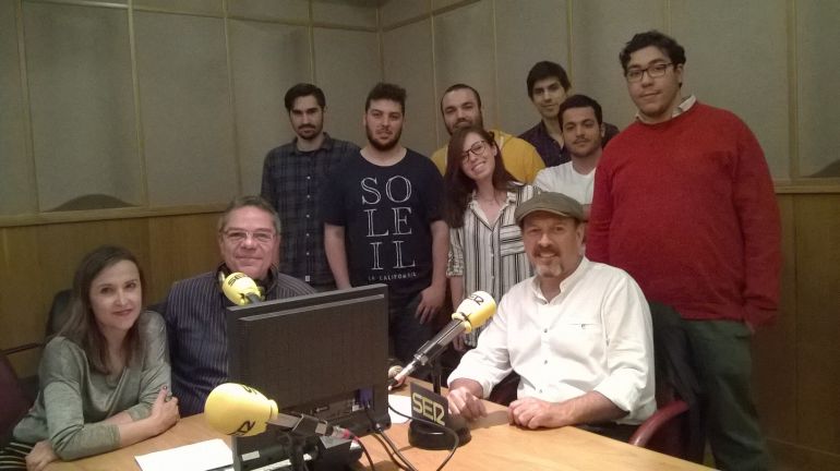 Lourdes Luque, Salomón Hachuel, Javier Ruibal y alumnos de 3º de comunicación de EUSA Lourdes Luque, Salomón Hachuel, Javier Ruibal y alumnos de 3º de comunicación de EUSA