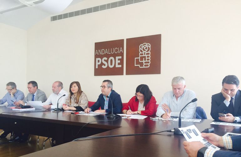 El PSOE de Sevilla mantiene a Gutiérrez Limones como número tres al Congreso El PSOE de Sevilla mantiene a Gutiérrez Limones como número tres al Congreso