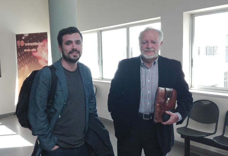 Alberto Garzón y Julio Anguita en un acto de Frente Cívico "Somos Mayoría" en Córdoba Alberto Garzón y Julio Anguita en un acto de Frente Cívico "Somos Mayoría" en Córdoba