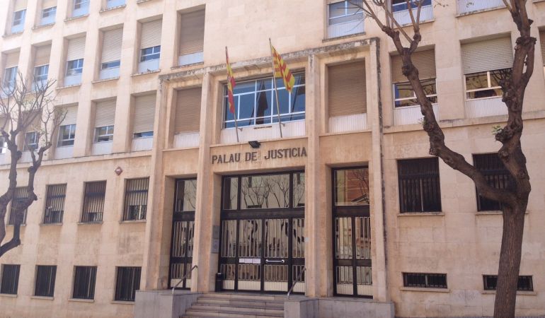 Façana de l'Audiència Provincial de Tarragona Façana de l'Audiència Provincial de Tarragona