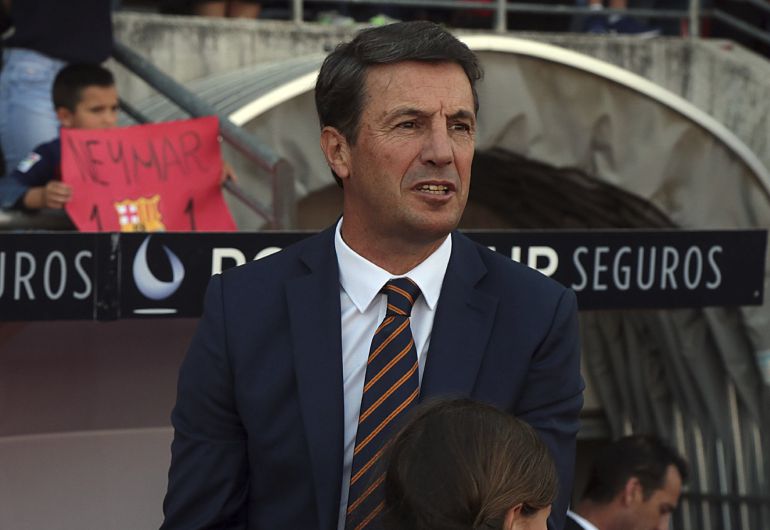 El entrenador del Granada, José González, durante el partido frente al FC Barcelona de la 38 y última jornada de Liga de Primera División El entrenador del Granada, José González, durante el partido frente al FC Barcelona de la 38 y última jornada de Liga de Primera División