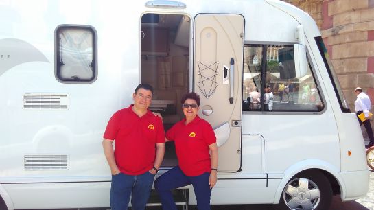 Carmen y Blas, dos experimentados autocaravanistas hablan maravillas de esta forma de viajar Carmen y Blas, dos experimentados autocaravanistas hablan maravillas de esta forma de viajar