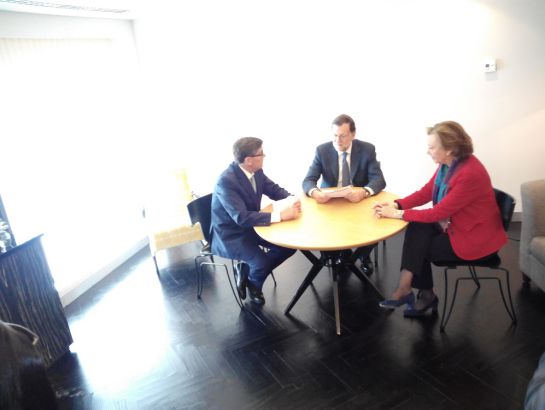 De izquierda a derecha, Arturo Aliaga, Mariano Rajoy y Luisa Fernanda Rudi De izquierda a derecha, Arturo Aliaga, Mariano Rajoy y Luisa Fernanda Rudi