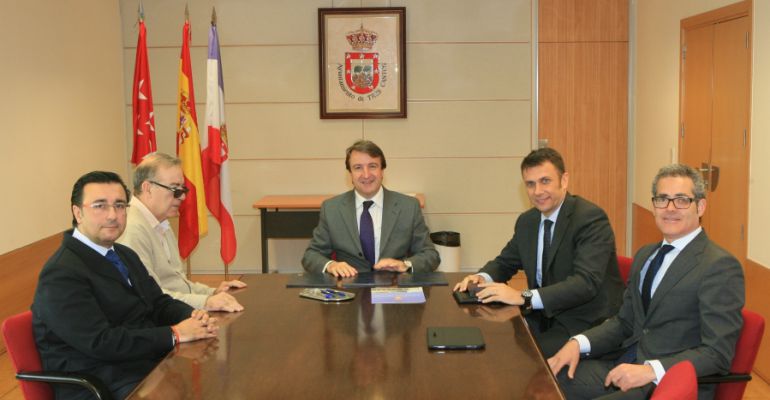 El alcalde de Tres Cantos Jesús Moreno ha firmado un acuerdo de colaboración con 'Goodjob' y el programa 'Lanzadera de talento' El alcalde de Tres Cantos Jesús Moreno ha firmado un acuerdo de colaboración con 'Goodjob' y el programa 'Lanzadera de talento'