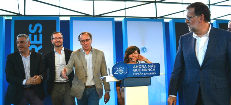 Alonso acusa al PNV de "abrazarse" a Batasuna y "enaltecer" a los etarras Alonso acusa al PNV de "abrazarse" a Batasuna y "enaltecer" a los etarras