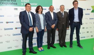 Gorka Urtaran, Alcalde de Vitoria, Ramiro González, Diputado General de Alava, los Diputados de Bienestar Social e Infraestructuras, Beatriz Artolazabal y Josu López Ubierna y el director de SER Vitoria, José Luis Martín. Gorka Urtaran, Alcalde de Vitoria, Ramiro González, Diputado General de Alava, los Diputados de Bienestar Social e Infraestructuras, Beatriz Artolazabal y Josu López Ubierna y el director de SER Vitoria, José Luis Martín.