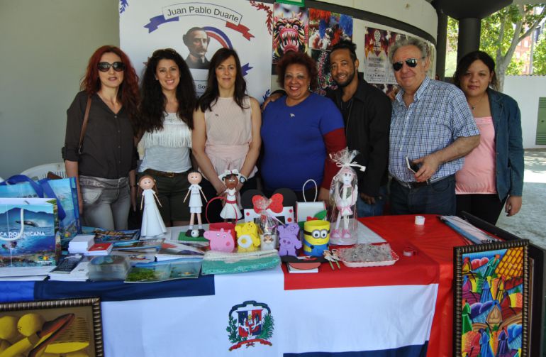 La concejal de Acción Social, María Gil, con representantes de consulados de otros países La concejal de Acción Social, María Gil, con representantes de consulados de otros países