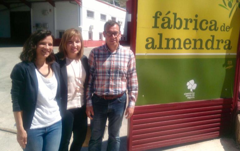 La Junta estudiará soluciones en la carretera próxima al Instituto de Elche de la Sierra La Junta estudiará soluciones en la carretera próxima al Instituto de Elche de la Sierra
