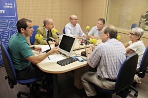 Miguel Rojo, delegado en Alicante de la Asociacion de Enfermos y Transplantados Hepáticos; con los doctores Carlos Santiago, Gonzalo Rodríguez Laiz y Pedro García Tabar y con la enfermera Purificación Gómez Miguel Rojo, delegado en Alicante de la Asociacion de Enfermos y Transplantados Hepáticos; con los doctores Carlos Santiago, Gonzalo Rodríguez Laiz y Pedro García Tabar y con la enfermera Purificación Gómez