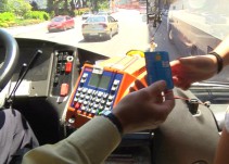 Abel Caballero insiste en que Vigo no pagará el bus a gente de fuera mientras él sea alcalde