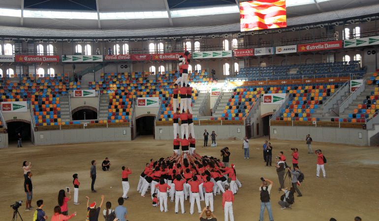 3 de 7 dels Xiquets de Hanghzou a la TAP el 2012 3 de 7 dels Xiquets de Hanghzou a la TAP el 2012