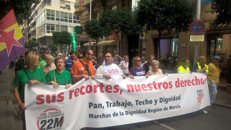La Marcha por la Dignidad de Murcia protesta contra los recortes de derechos La Marcha por la Dignidad de Murcia protesta contra los recortes de derechos