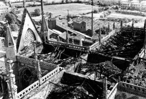 Imagen de las consecuencias del incendio de la Catedral de León en 1966 Imagen de las consecuencias del incendio de la Catedral de León en 1966