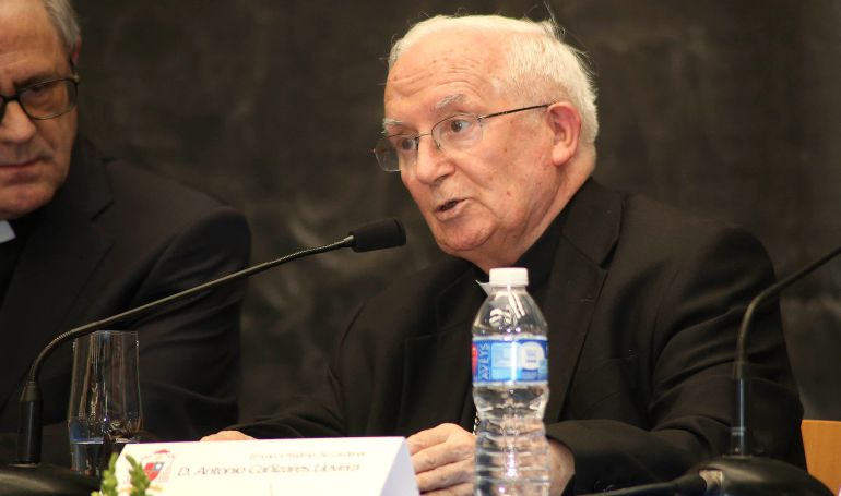 Antonio Cañizares pronunciando su conferencia en el colegio Sagrada Familia de Valencia Antonio Cañizares pronunciando su conferencia en el colegio Sagrada Familia de Valencia