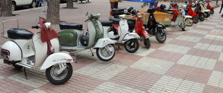 Imagen de algunas de las vespas que participan en este evento Imagen de algunas de las vespas que participan en este evento
