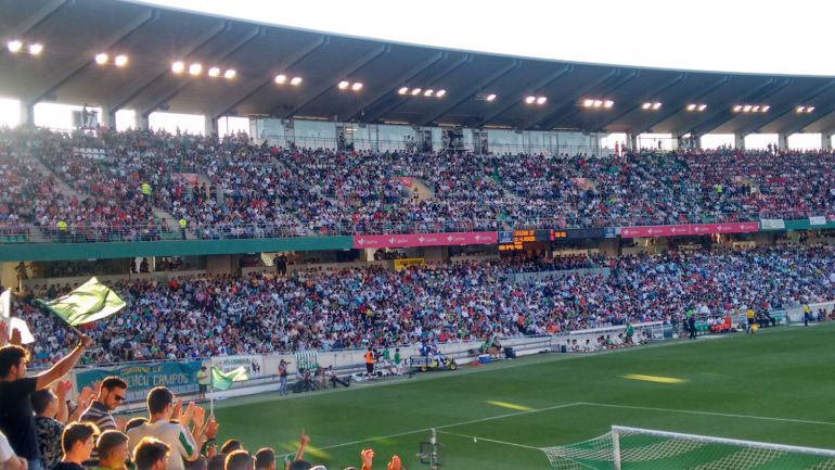 Estadio El Arcángel, frente al Almería Estadio El Arcángel, frente al Almería
