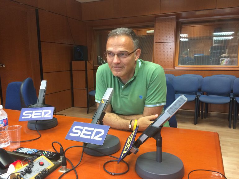El zaragozano Carlos Mediano, nuevo presidente de Medicus Mundi Internacional, en los estudios de Radio Zaragoza El zaragozano Carlos Mediano, nuevo presidente de Medicus Mundi Internacional, en los estudios de Radio Zaragoza