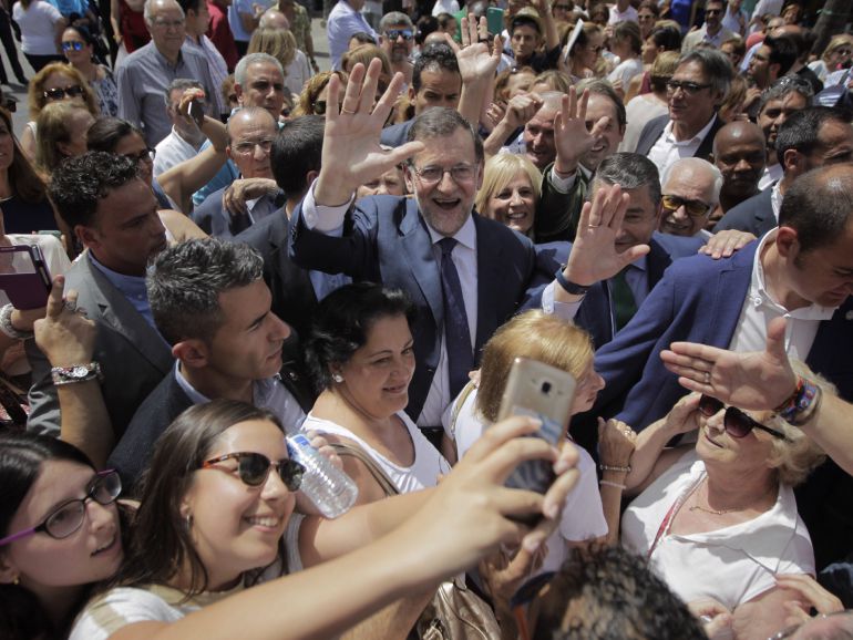 El presidente del Gobierno y líder del PP, Mariano Rajoy, durante su visita de este miércoles a Jerez de la Frontera. El presidente del Gobierno y líder del PP, Mariano Rajoy, durante su visita de este miércoles a Jerez de la Frontera.