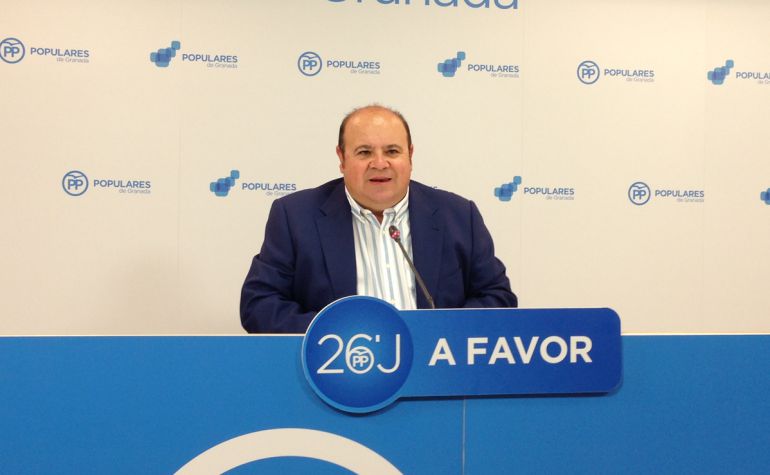 Rueda de prensa del diputado provincial José Robles en el PP de Granada Rueda de prensa del diputado provincial José Robles en el PP de Granada