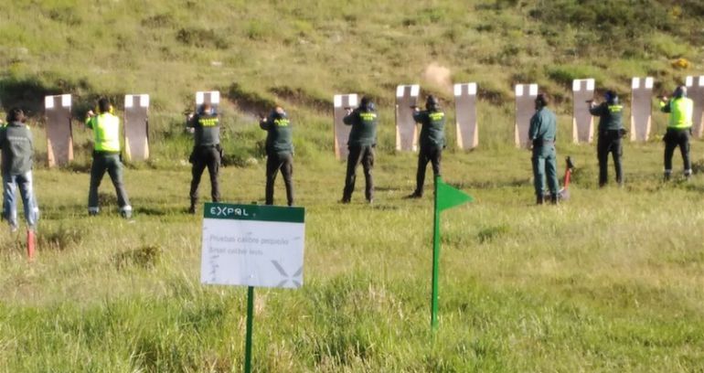 Prácticas de tiro con munición real de la Guardia Civil