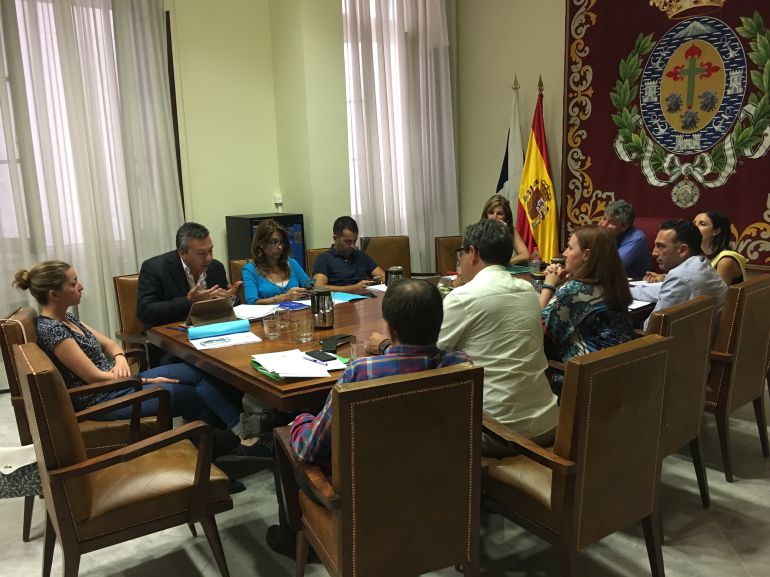 El edil, Dámaso Arteaga, en la Comisión de Control municipal. El edil, Dámaso Arteaga, en la Comisión de Control municipal.
