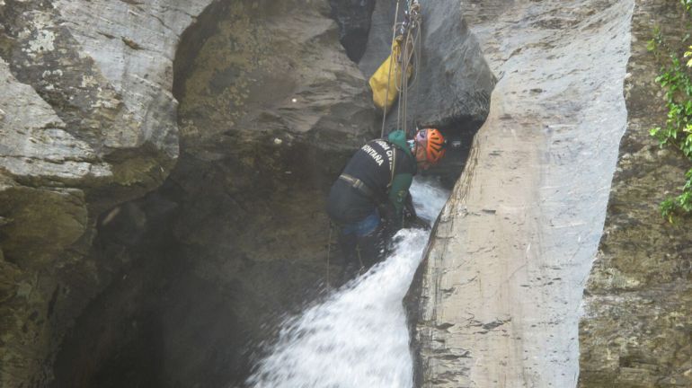 La Guardia Civil rescata el cadáver de un montañero en Pórtugos(Granada) La Guardia Civil rescata el cadáver de un montañero en Pórtugos(Granada)