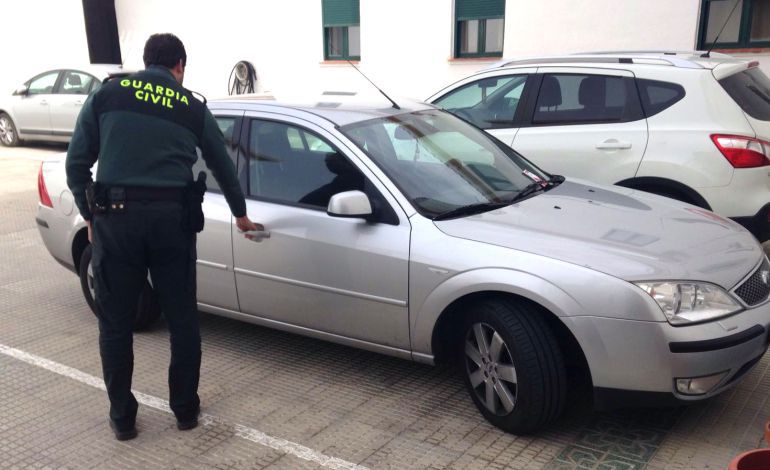 Foto de archivo de un coche robado interceptado por la Guardia Civil. Foto de archivo de un coche robado interceptado por la Guardia Civil.
