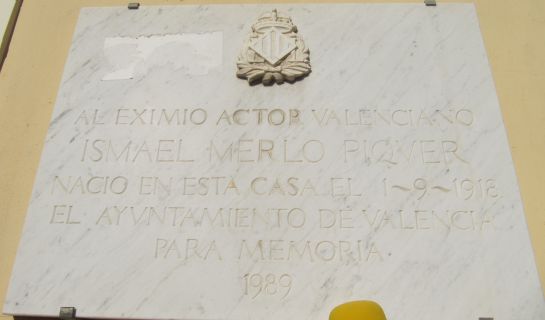Placa que nos recuerda que en esta casa nació Ismael Merlo Placa que nos recuerda que en esta casa nació Ismael Merlo