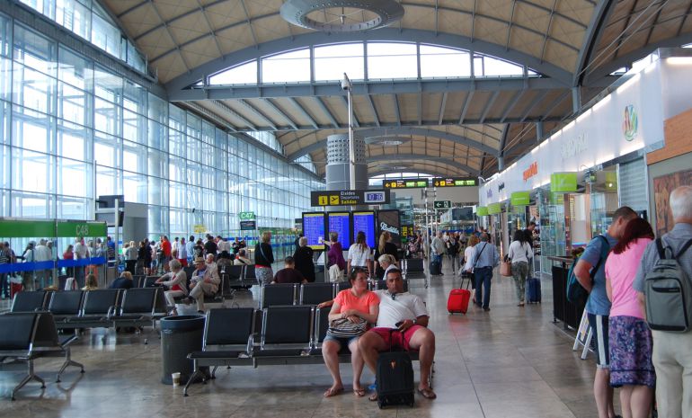 Terminal del Aeropuerto de Alicante-Elche Terminal del Aeropuerto de Alicante-Elche