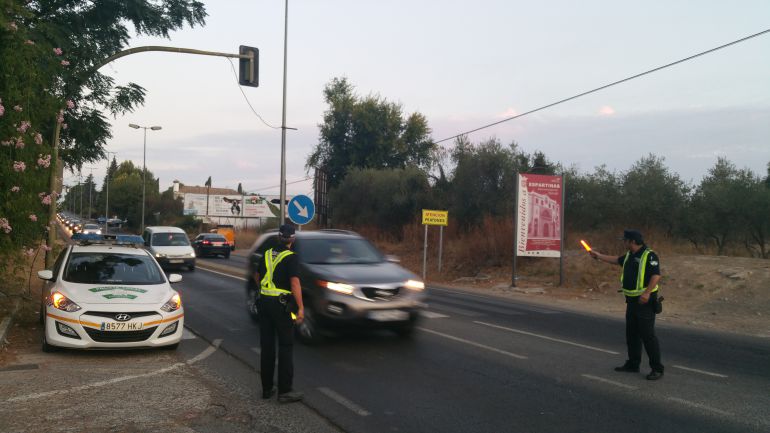 Mantener el semáforo, la solución a los atascos en la salida de Espartinas a Gines Mantener el semáforo, la solución a los atascos en la salida de Espartinas a Gines