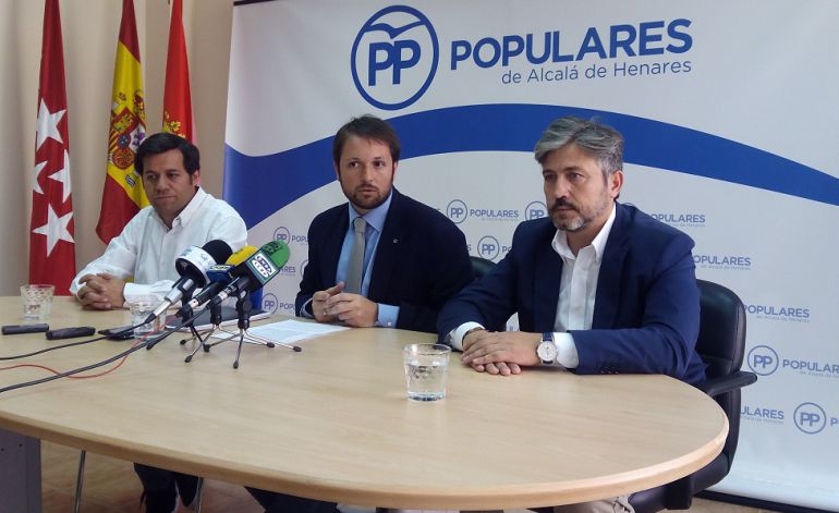 Marcelo Isoldi, Víctor Chacón y Octavio Martín en la sede del PP de Alcalá de Henares Marcelo Isoldi, Víctor Chacón y Octavio Martín en la sede del PP de Alcalá de Henares