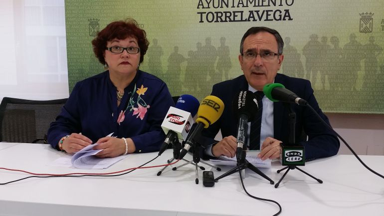 José Manuel Cruz Viadero y Gema Fernández presentaron los cursos de verano José Manuel Cruz Viadero y Gema Fernández presentaron los cursos de verano