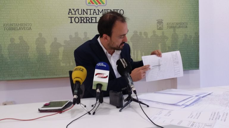 Javier López Estrada en rueda de prensa Javier López Estrada en rueda de prensa