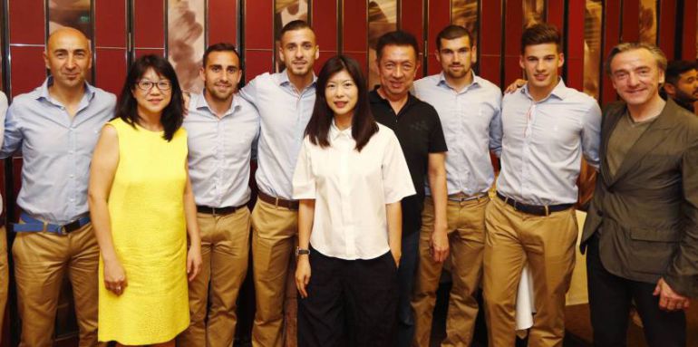 Peter Lim y toda la expedición en Singapur Peter Lim y toda la expedición en Singapur