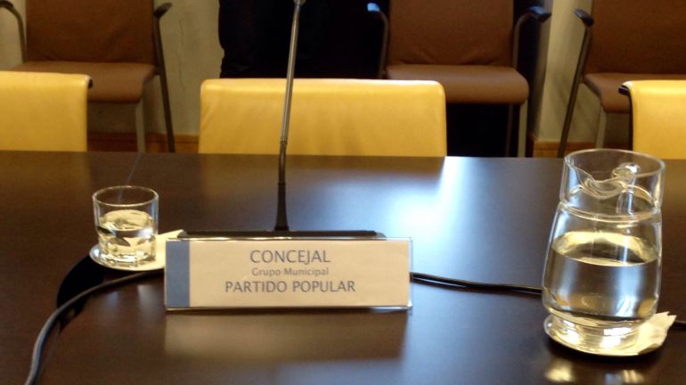 Asiento vacío de los representantes del PP en la comisión Asiento vacío de los representantes del PP en la comisión
