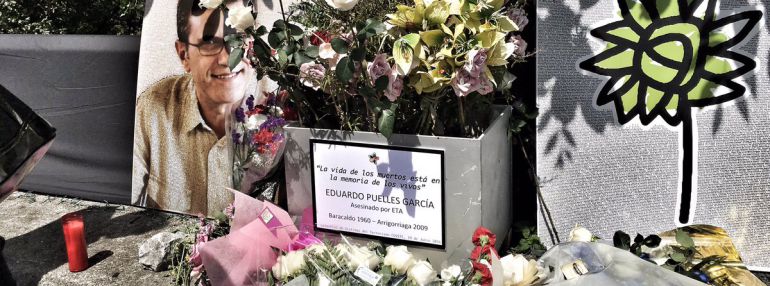 VÍCTIMAS ETA: Una placa en recuerdo de Eduardo Puelles, la última víctima mortal de ETA VÍCTIMAS ETA: Una placa en recuerdo de Eduardo Puelles, la última víctima mortal de ETA
