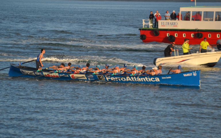 La "San José XV" en aguas de Santander La "San José XV" en aguas de Santander