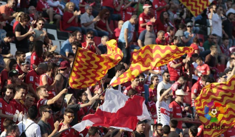 Aficionats del Nàstic durant el darrer partit contra Osasuna. Aficionats del Nàstic durant el darrer partit contra Osasuna.