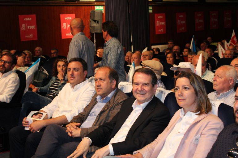 El alcalde de Vigo, Abel Caballero, en el mitin de As Pontes con Leiceaga, González Formoso y Lara Méndez El alcalde de Vigo, Abel Caballero, en el mitin de As Pontes con Leiceaga, González Formoso y Lara Méndez