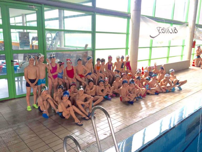 Nadadores, y nadadoras de base del Club Pabellón Ourense Nadadores, y nadadoras de base del Club Pabellón Ourense